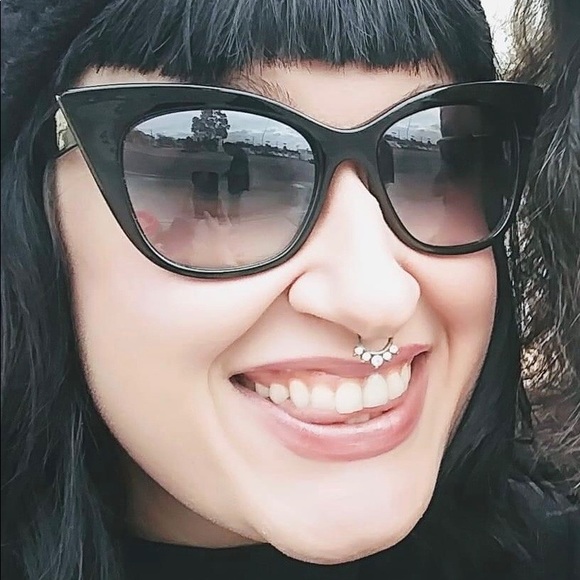 Hi!  I’m Crystal, Poshmark Ambassador - Picture 6 of 8